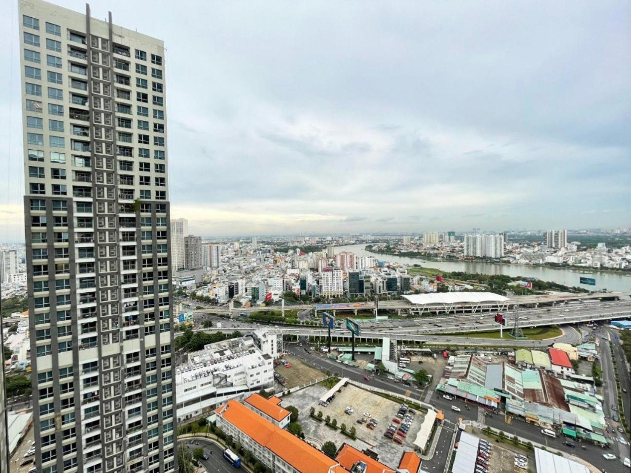 Urban Heights Rentals Landmark 81 Ho Şi Min Exterior foto